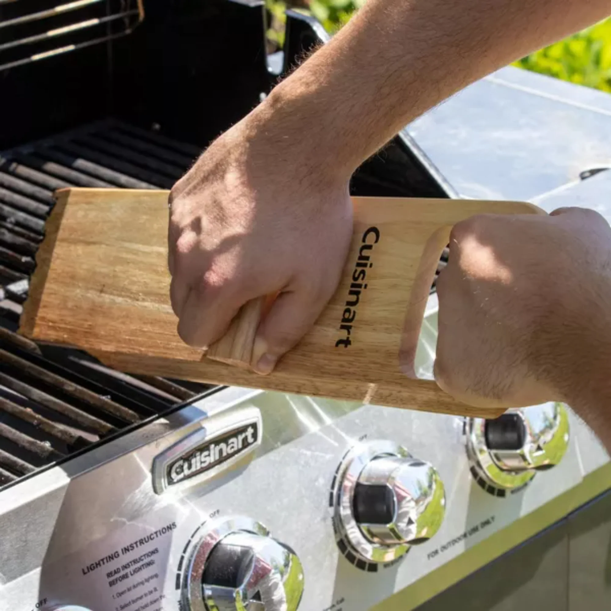 Raspador para parrilla hecho en madera CCB-1143 de Cuisinart® - Image 6